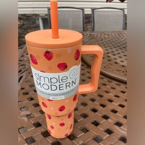 NWT- SIMPLE MODERN 40oz Stainless Steel Trek Tumbler w/Handle- Strawberry